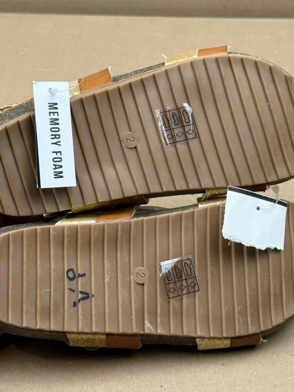 Tahari Girls Youth Sandals Size 2 Tan Gold Memory Foam DAMAGE
